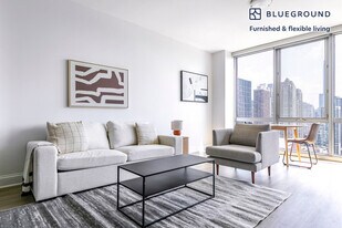 2 W Delaware Pl in Chicago, IL - Building Photo