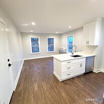 18 Harding Pl in Danbury, CT - Building Photo