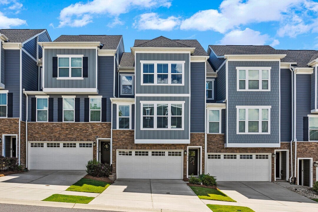 618 Crudent Rd in Tega Cay, SC - Building Photo