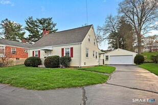 575 S Main St in West Hartford, CT - Building Photo