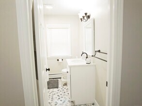 82 Middlefield Ave, Unit 2 in Waterbury, CT - Building Photo - Building Photo
