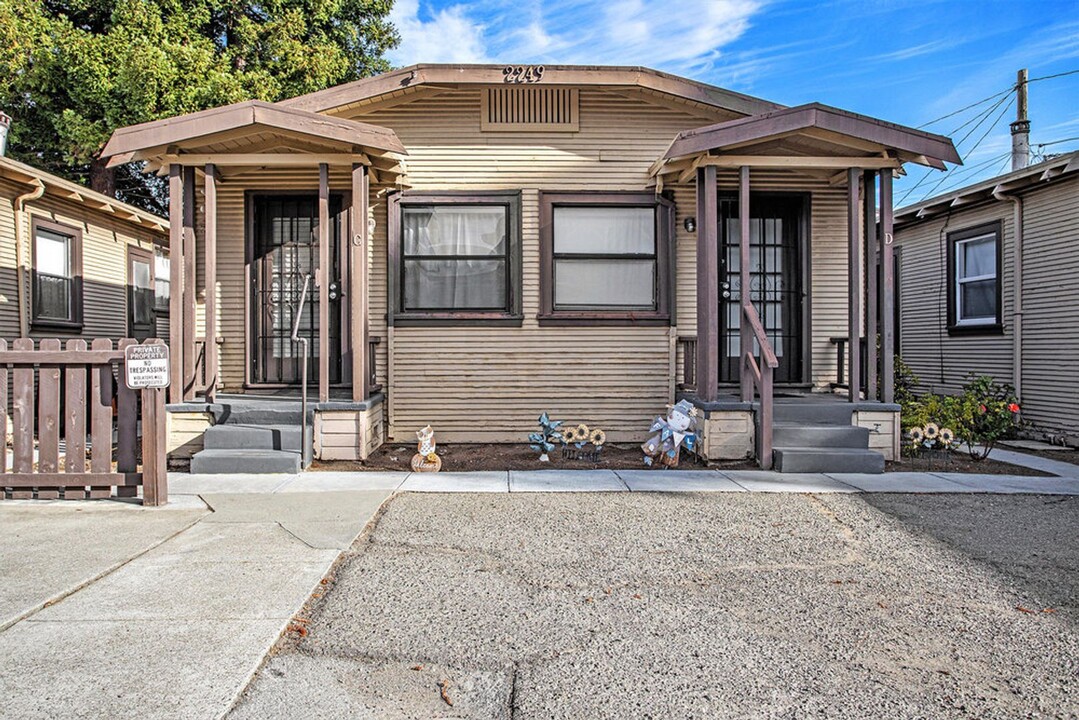 2249 Central Ave in Alameda, CA - Building Photo