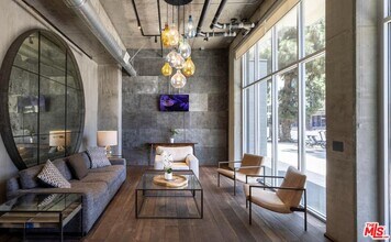 1249 S Grand Ave in Los Angeles, CA - Building Photo - Building Photo