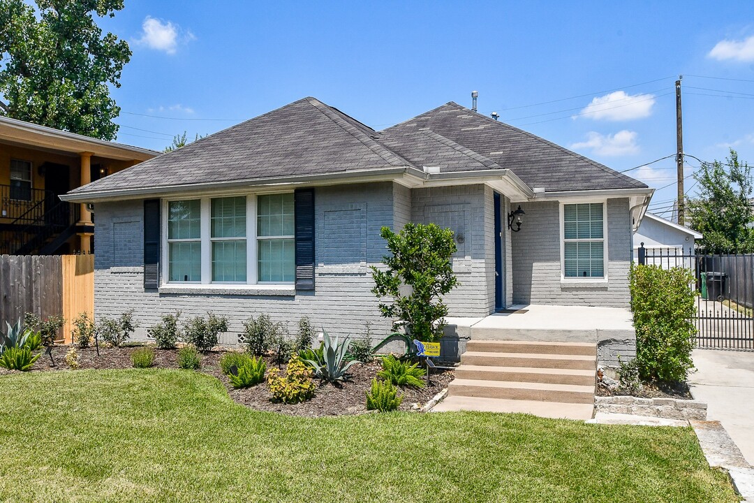 2026 Portsmouth St in Houston, TX - Building Photo