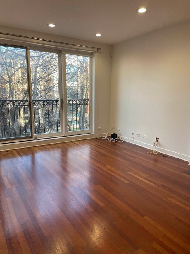 1024 N Honore St in Chicago, IL - Building Photo - Building Photo