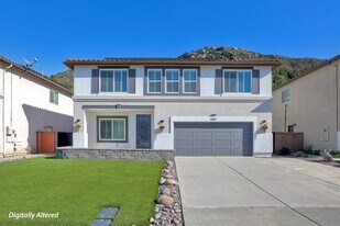 3552 Lake Cir Dr in Fallbrook, CA - Building Photo
