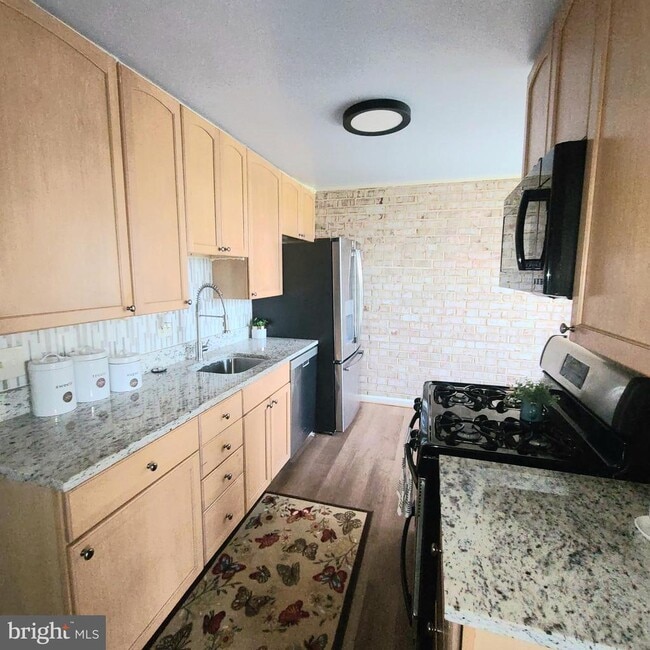 3319 Huntley Sq Dr in Temple Hills, MD - Building Photo - Building Photo