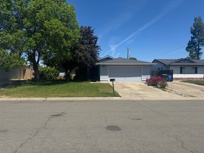 property at 2068 Glengary Dr
