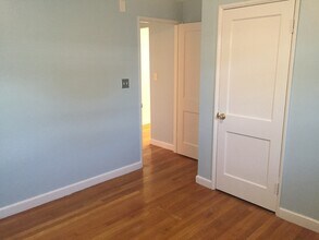 51 Newman Rd, Unit 3 in Malden, MA - Foto de edificio - Building Photo