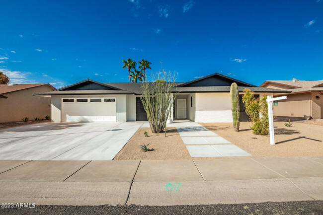 20818 125th Ave in Sun City West, AZ - Foto de edificio - Building Photo