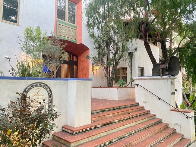 1414 N Harper Ave in Los Angeles, CA - Foto de edificio - Building Photo