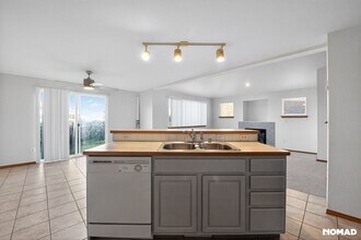 9447 Fagan Ct NE in Lacey, WA - Foto de edificio - Building Photo