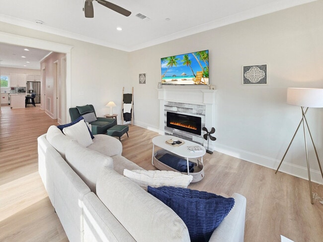 996 Beach Blvd W in Long Beach, MS - Foto de edificio - Building Photo