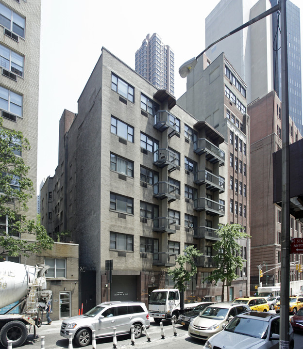 207 East 37th Street in New York, NY - Building Photo