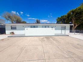 543 103rd Ave N in Naples, FL - Building Photo