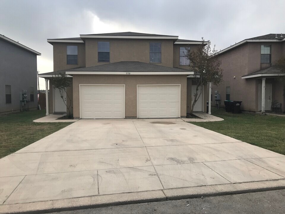 5750 Golf Hts, Unit #1 in San Antonio, TX - Building Photo