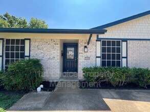 1020 Pleasant Valley Ln in Arlington, TX - Building Photo - Building Photo
