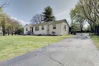 537 Whispering Hills Dr in Nashville, TN - Building Photo - Building Photo
