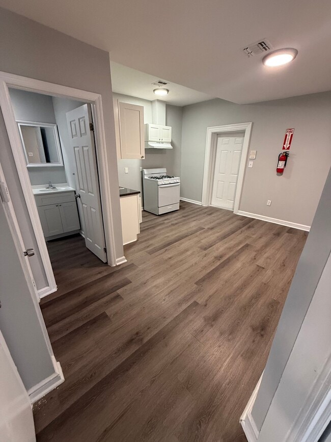 71-73-73 N Main St, Unit 5 in Paterson, NJ - Foto de edificio - Building Photo