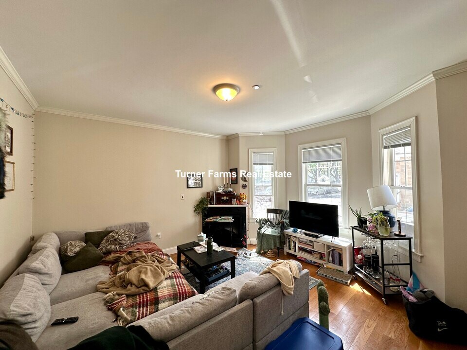 8 Marney St, Unit 1 in Cambridge, MA - Building Photo