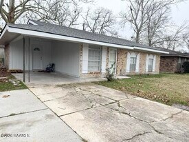 304 Guidry Rd in Lafayette, LA - Building Photo