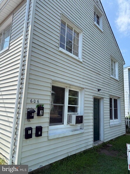 606 Stuart St, Unit 1 in Fredericksburg, VA - Building Photo