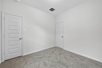 5019 Bowen Pr Dr in Rosenberg, TX - Foto de edificio - Building Photo