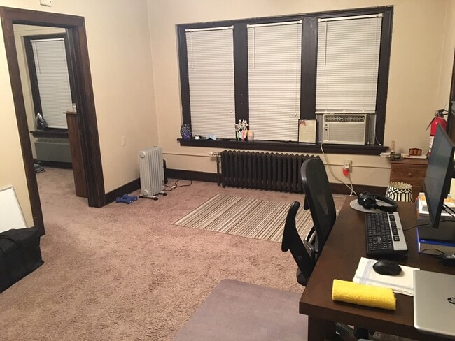 741 Melrose Ave, Unit apt. # 9 in Iowa City, IA - Building Photo - Building Photo