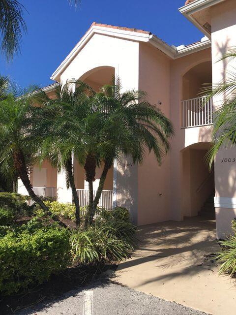 10041 Perfect Dr in Port St. Lucie, FL - Foto de edificio