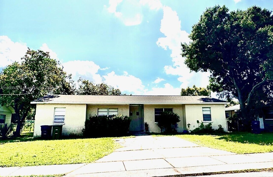 1724 W Chestnut St in Tampa, FL - Building Photo
