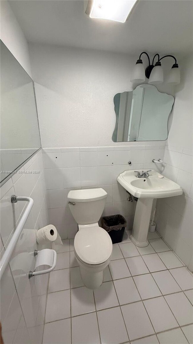 4841 NW 7th St in Miami, FL - Building Photo - Building Photo