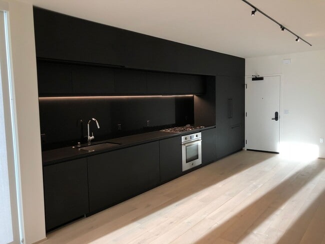 241 10th St-Unit -#402 in San Francisco, CA - Building Photo - Building Photo