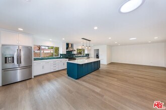 13307 Westcove Dr in Los Angeles, CA - Building Photo - Building Photo