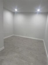 14950 S Spur Dr in Miami, FL - Foto de edificio - Building Photo