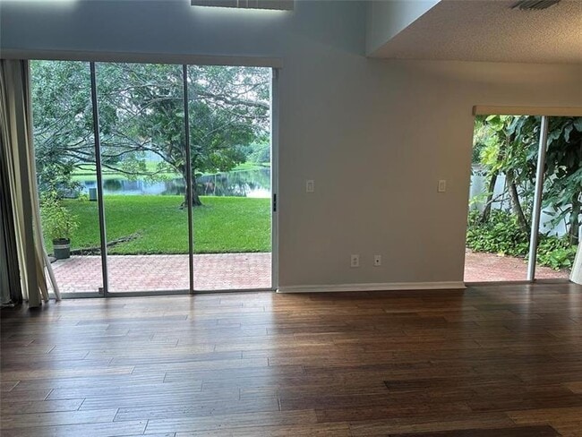 839 Garnet Cir in Weston, FL - Building Photo - Building Photo