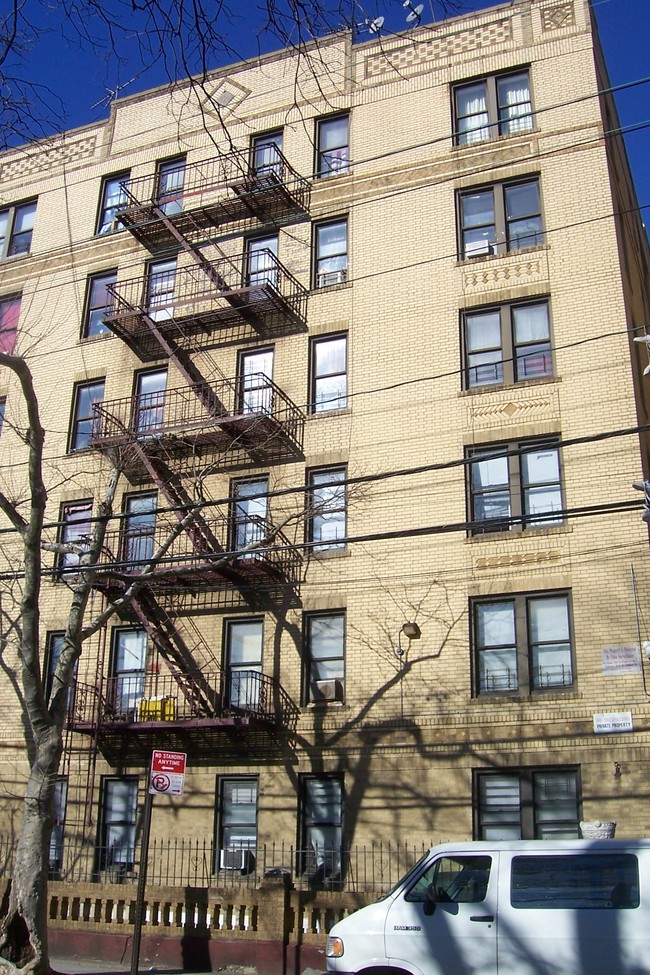 22-88 Mott Ave in Far Rockaway, NY - Building Photo - Building Photo