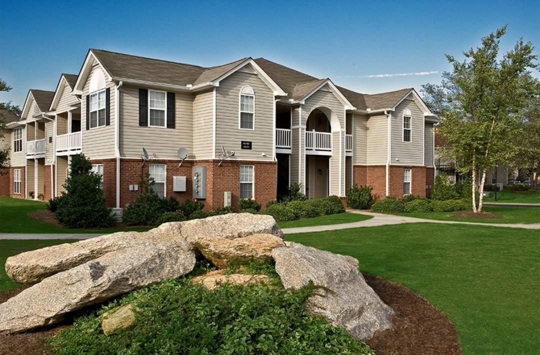 Mews Apartments in Loganville, GA - Foto de edificio