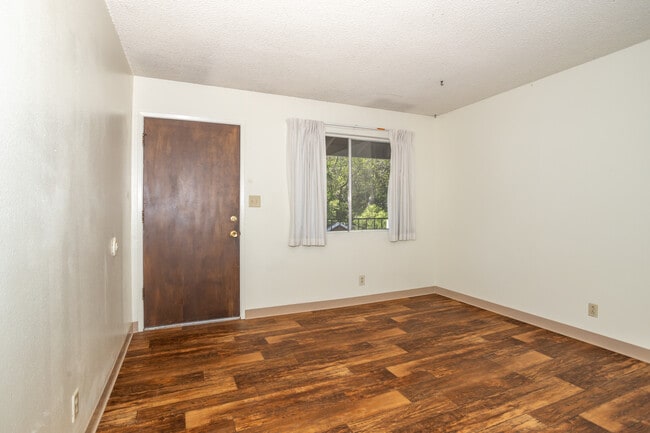 Hazel Student Living in Chico, CA - Building Photo - Interior Photo