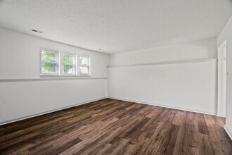 1304 Essex Ct in Columbia, MO - Foto de edificio - Building Photo