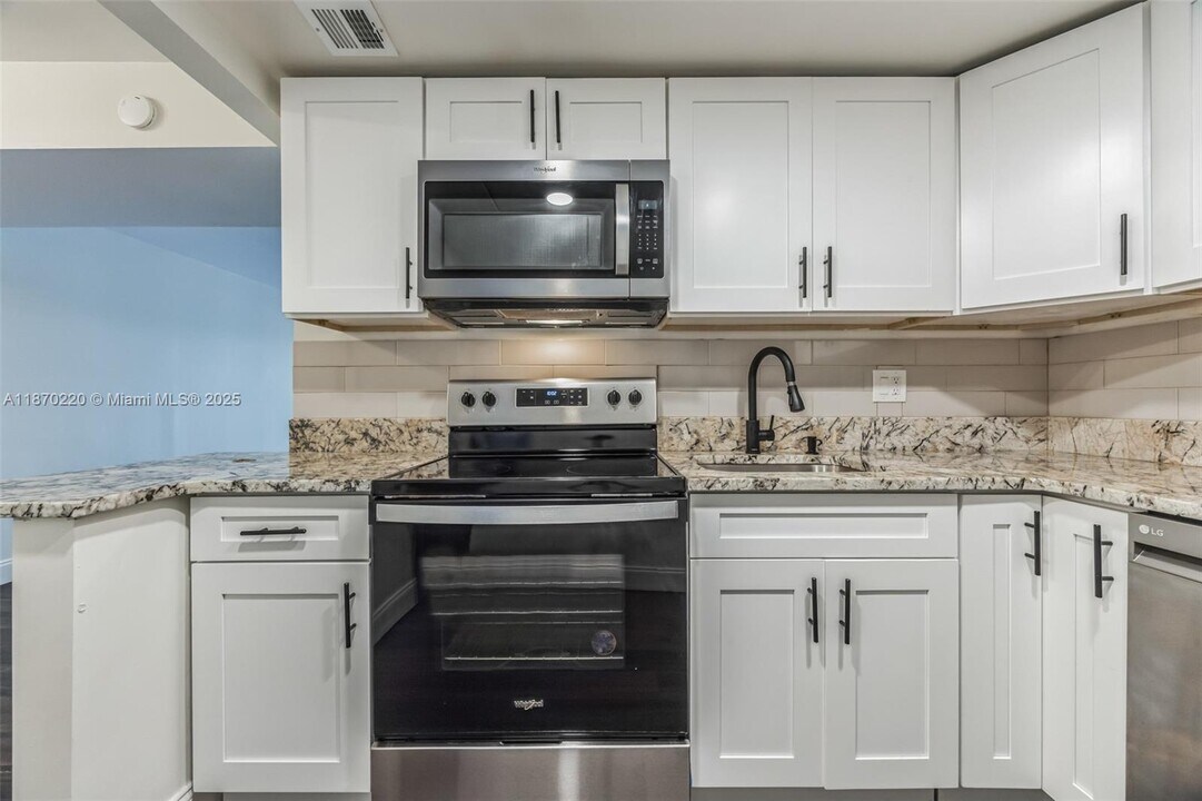 480 NW 20th St, Unit 2010 in Boca Raton, FL - Foto de edificio