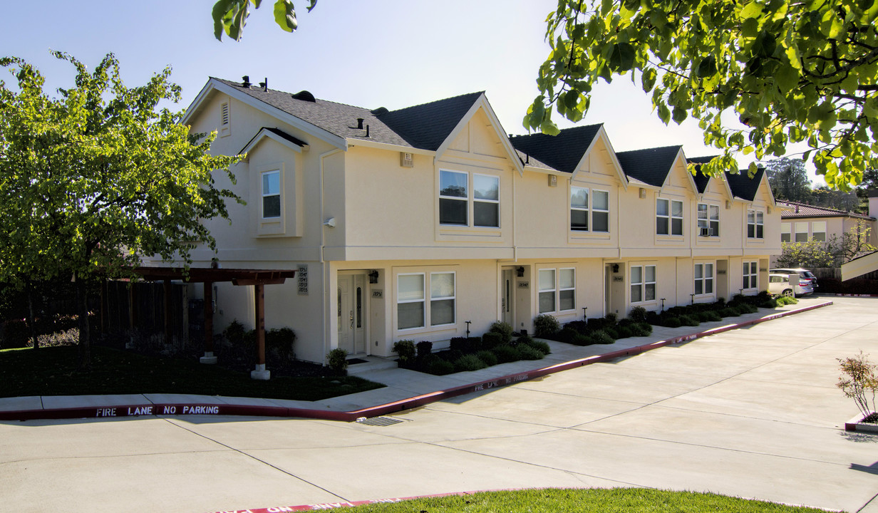 18937 Lake Chabot Rd in Castro Valley, CA - Building Photo