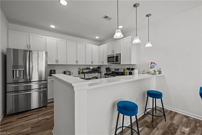 5024 Hawkins Ml Wy in Virginia Beach, VA - Building Photo - Building Photo