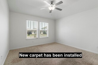 121 Oakdale Meadows Ln in Hutto, TX - Building Photo - Building Photo