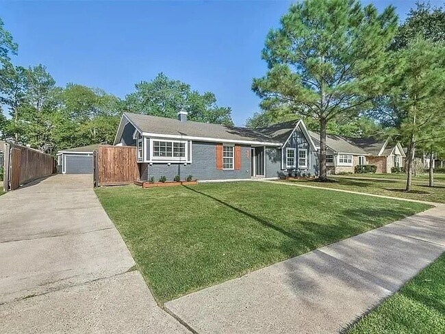 1907 Briarcreek Blvd in Houston, TX - Building Photo - Building Photo