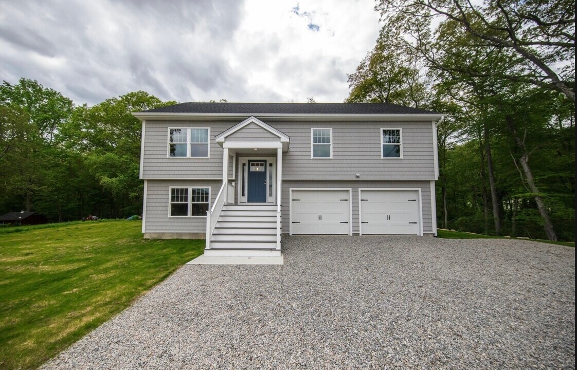 181 Fishtown Rd in Groton, CT - Building Photo