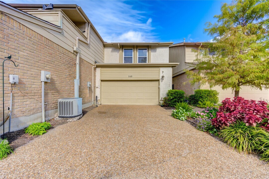 12625 Memorial Dr in Houston, TX - Building Photo