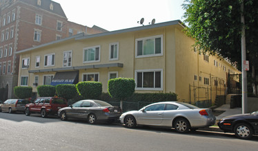 Whitley Place in Los Angeles, CA - Building Photo - Building Photo