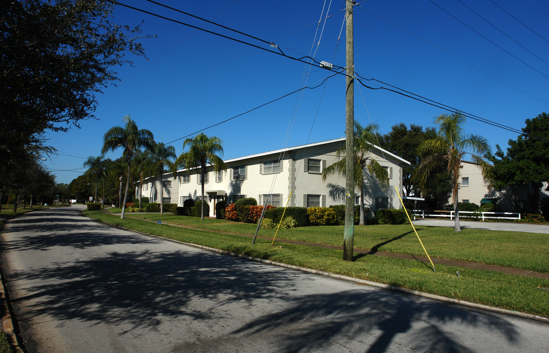 510 Bayview Dr NE in St. Petersburg, FL - Building Photo