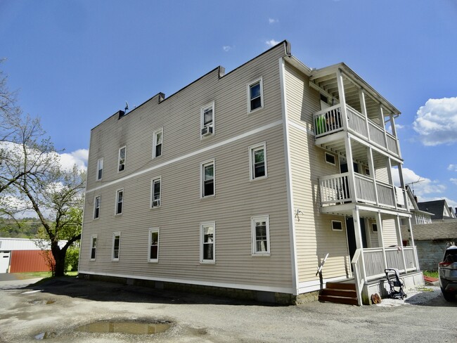 280 Park Ave in Torrington, CT - Building Photo - Building Photo