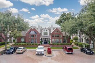 City Plaza Condominiums in Houston, TX - Foto de edificio - Building Photo